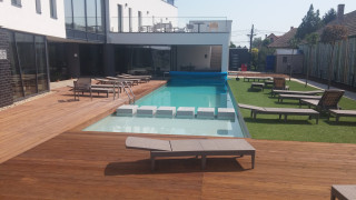 Világos szürke színű fólia burkolatú medence, OPEN HOTEL, Szentes, 