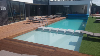 Világos szürke színű fólia burkolatú medence, OPEN HOTEL, Szentes, 