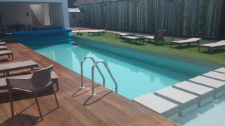 Világos szürke színű fólia burkolatú medence, OPEN HOTEL, Szentes, 