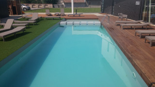 Világos szürke színű fólia burkolatú medence, OPEN HOTEL, Szentes, 